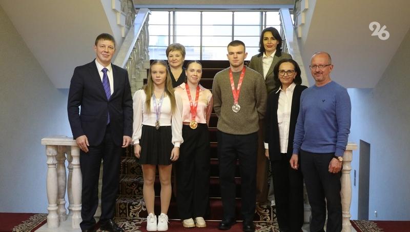 Нифонтов поздравил ставропольских медалистов Чемпионата мира по прыжкам на батуте