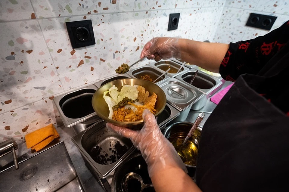 Опасные продукты продавались в невинномысском заведении общепита0