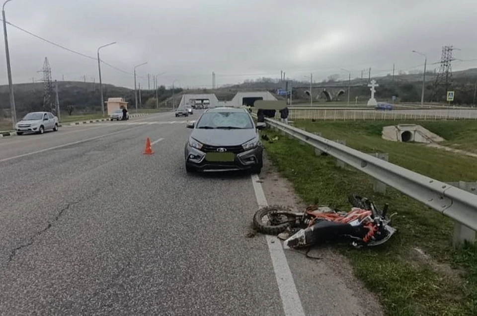 Подросток на мопеде пострадал в аварии с легковушкой на Ставрополье0