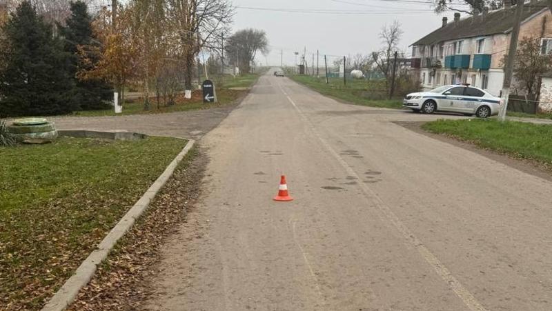 Подросток за рулём скутера превысил скорость и опрокинулся в селе на Ставрополье