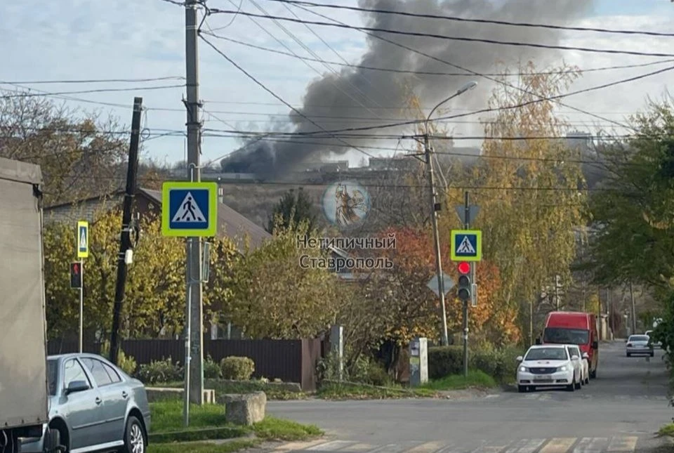 Пожар на автомойке на Михайловском шоссе тушат в Ставрополе0