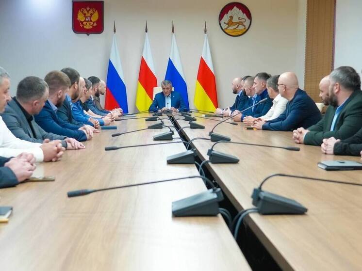 Сергей Меняйло встретился с финалистами программы «Доблесть Осетии»