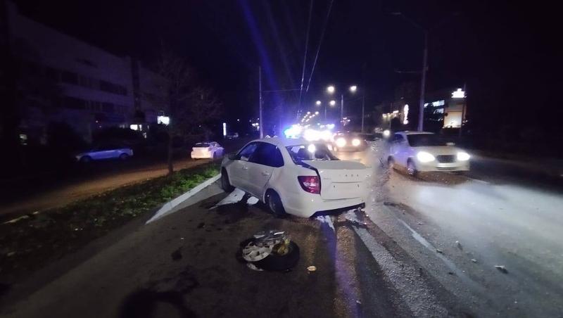 Три человека пострадали в ночной аварии в Ставрополе