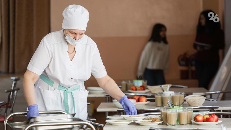 Ученики из многодетный семей могут бесплатно питаться в школах — сенатор Мурог