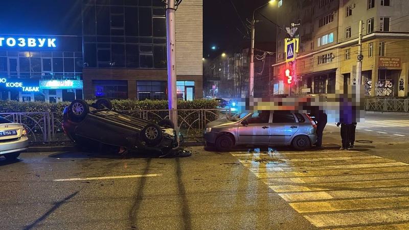В ДТП с опрокидыванием автомобиля в Ставрополе пострадала несовершеннолетняя