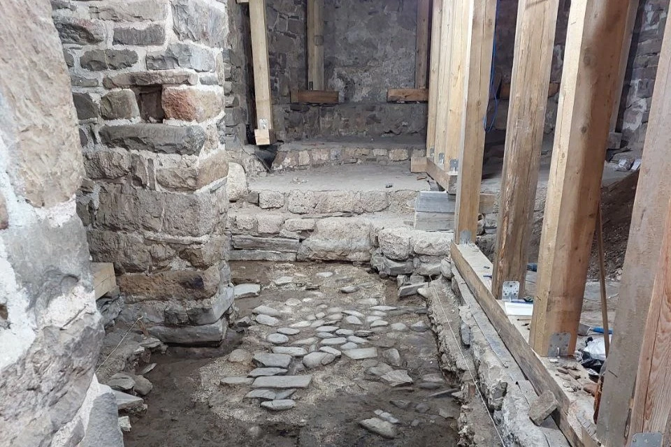 В Ингушетии археологи обнаружили древние полы храма «Тхаба-Ерды»0