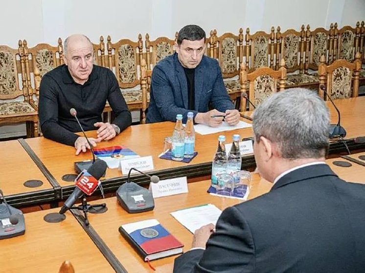 В Луганске состоялась рабочая встреча глав КЧР и ЛНР