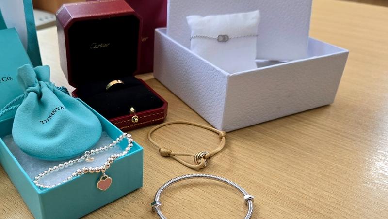 В Минеральных Водах таможенники пресекли незаконный ввоз ювелирных украшений