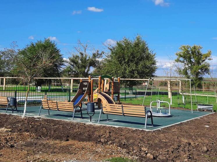 В Новоселицком округе Ставрополья установили новый детский игровой комплекс