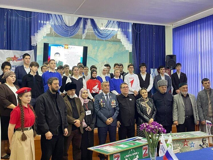 В школе Малгобека открыли «Парту Героя» в память о воине Сослане Арсамакове