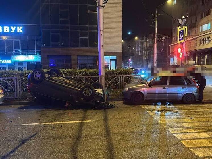 В Ставрополе 18-летний водитель на «Калине» спровоцировал ДТП с пострадавшей