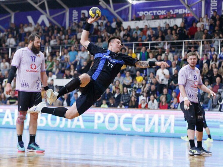 «Виктор» уступил гандболистам из Челябинска 2 мяча