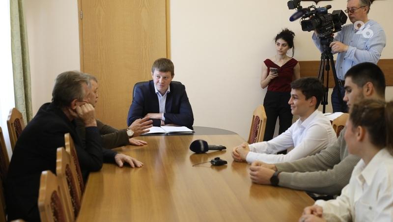 Зампред правительства Ставрополья встретился с чемпионами Европы по боксу