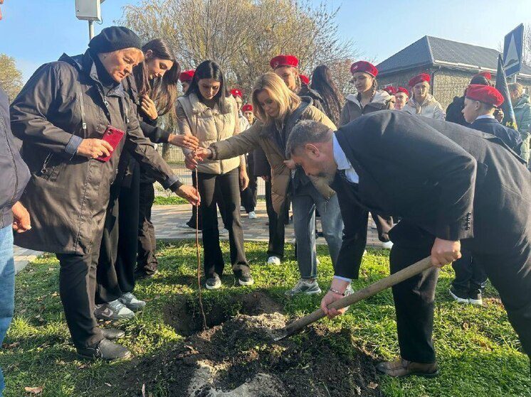 Жители ставропольской станицы Зольской высадили сквер памяти