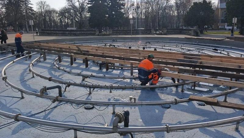 Зимние фонтаны начали устанавливать в Ставрополе