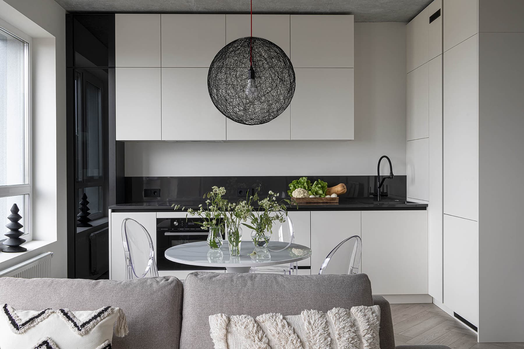 Шкаф-трансформер и стеклоблоки в интерьере инвестиционной квартиры — проект Елены Потемкиной