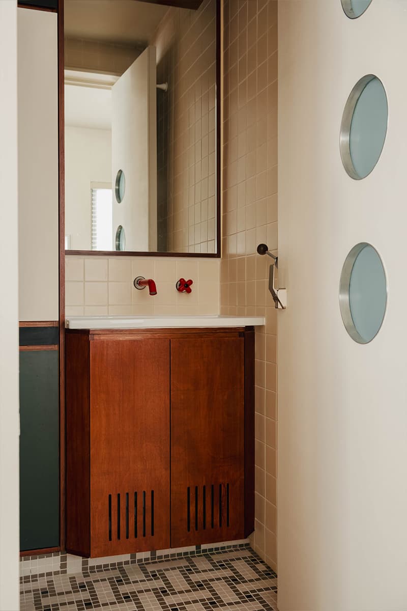 Завораживающий интерьер с оригинальной фанерой и светлой плиткой — проект Wuuu Studio