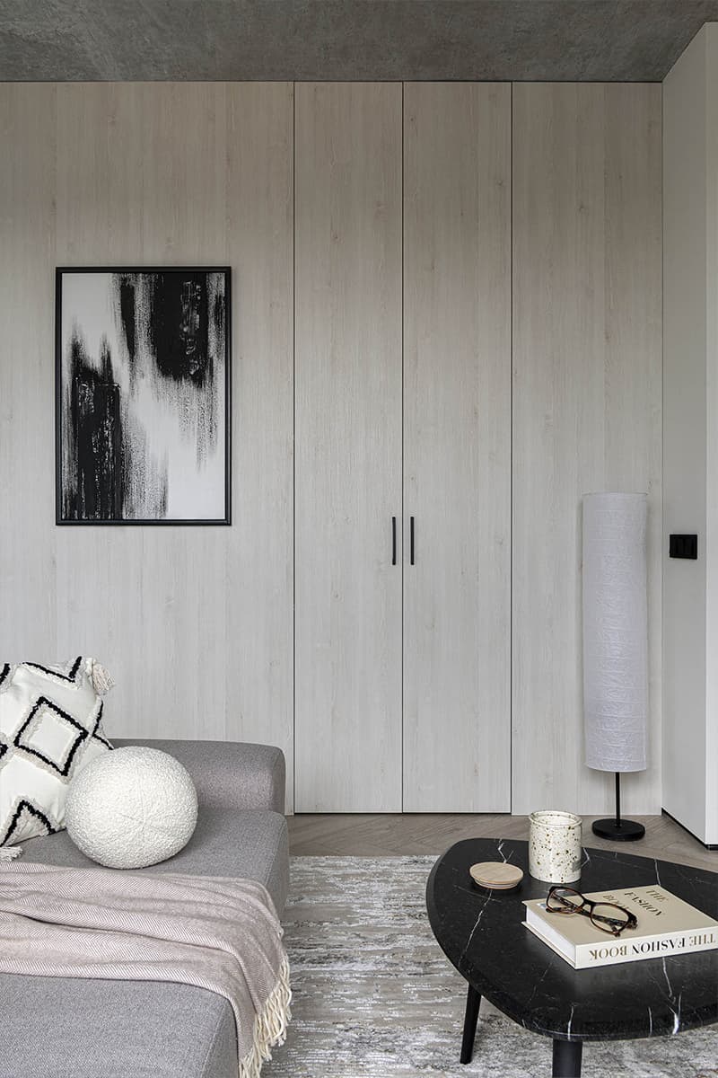 Шкаф-трансформер и стеклоблоки в интерьере инвестиционной квартиры — проект Елены Потемкиной