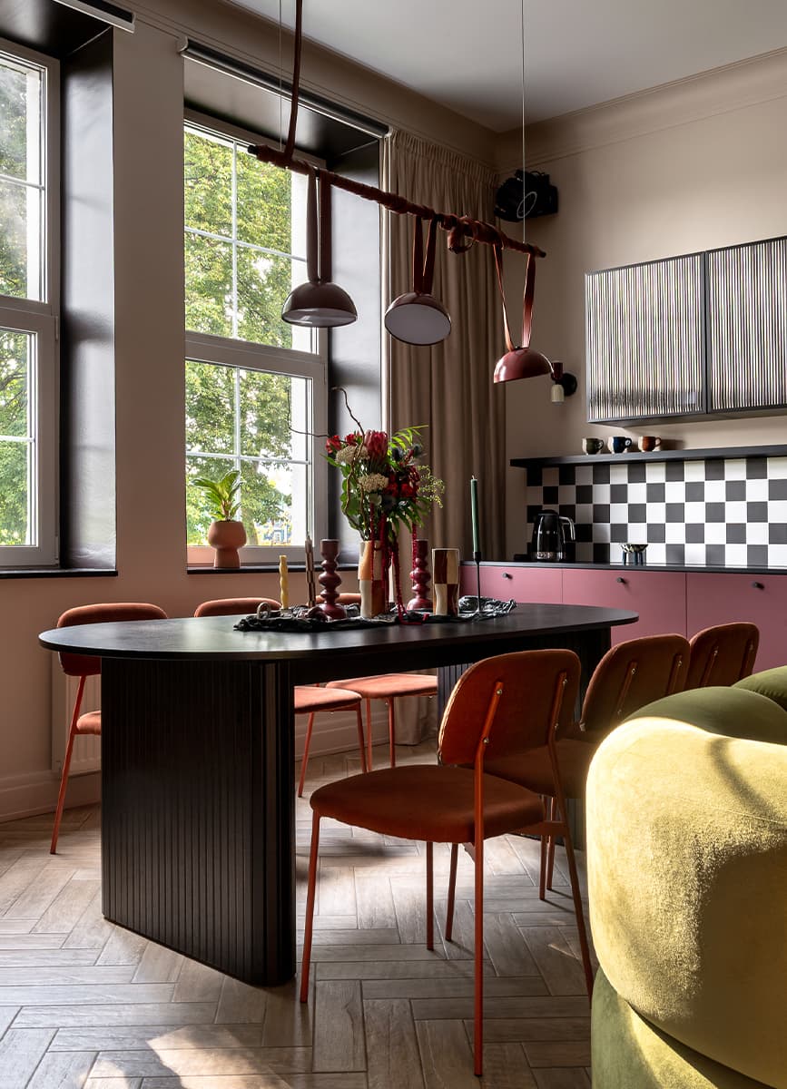 Бескомпромиссный красный в интерьере пространства для мероприятий — проект студии The Key