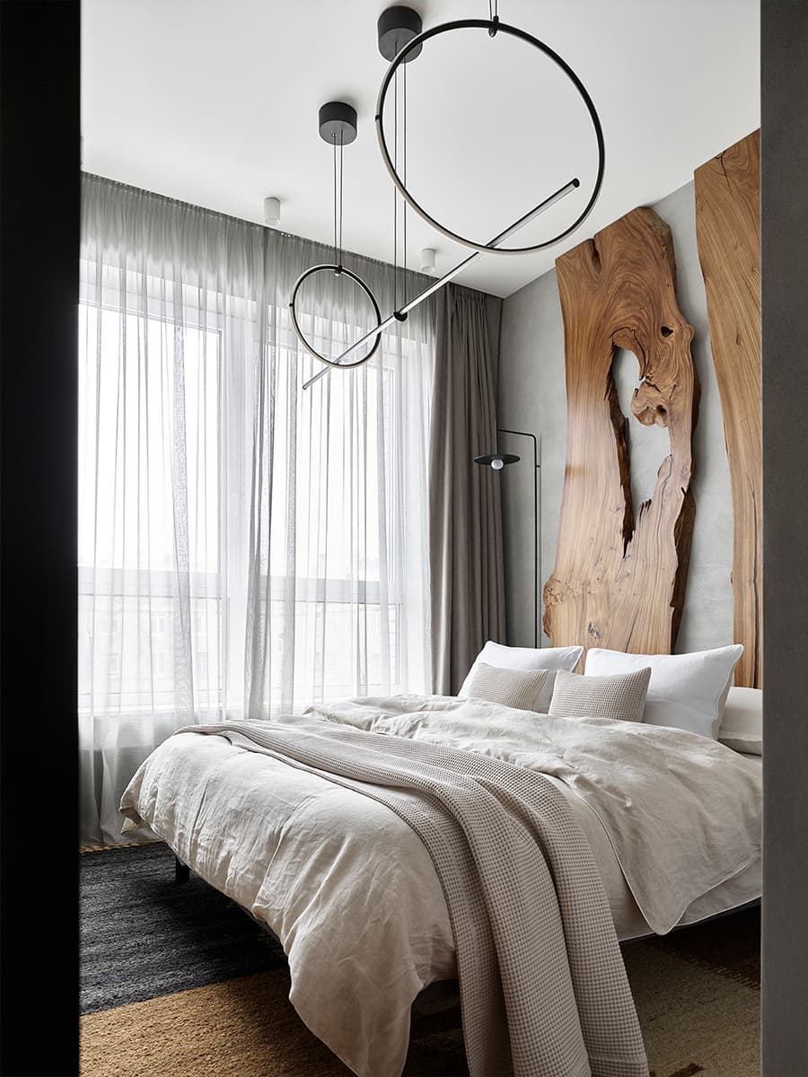 Эффектное изголовье из слэба в интерьере квартиры с необычной планировкой — проект MN Design