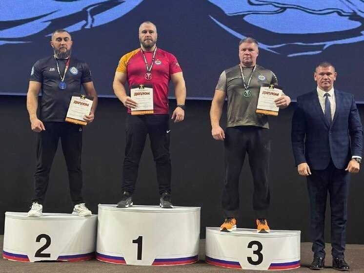 Армрестлеры КЧР собрали восемь медалей в Элисте