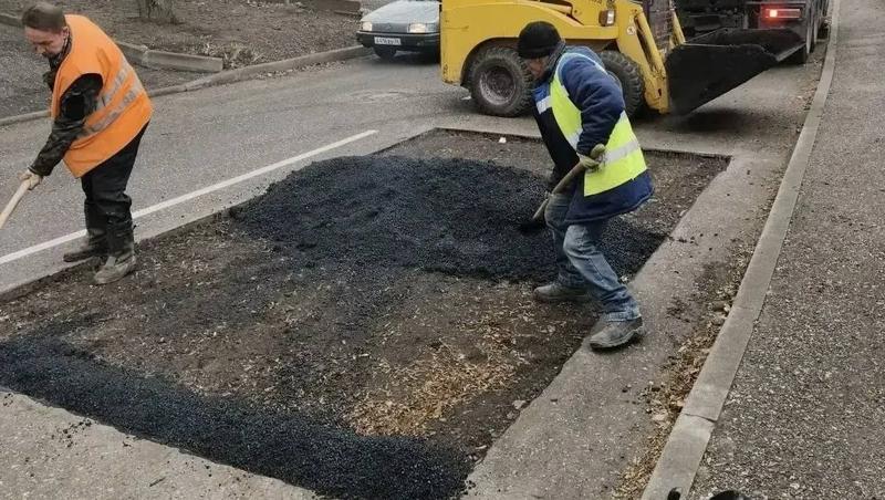Асфальтная служба Кисловодска за год восстановила 750 кв. м городских дорог