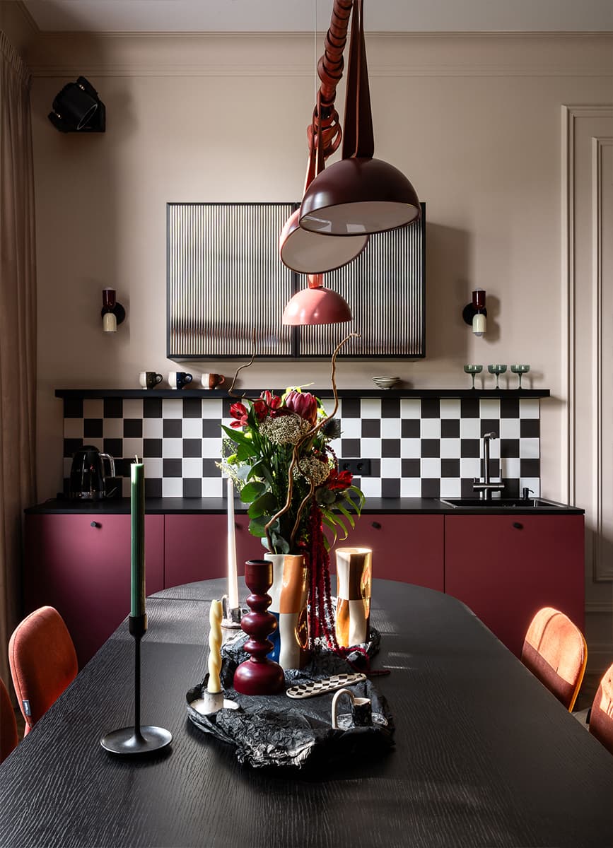 Бескомпромиссный красный в интерьере пространства для мероприятий — проект студии The Key