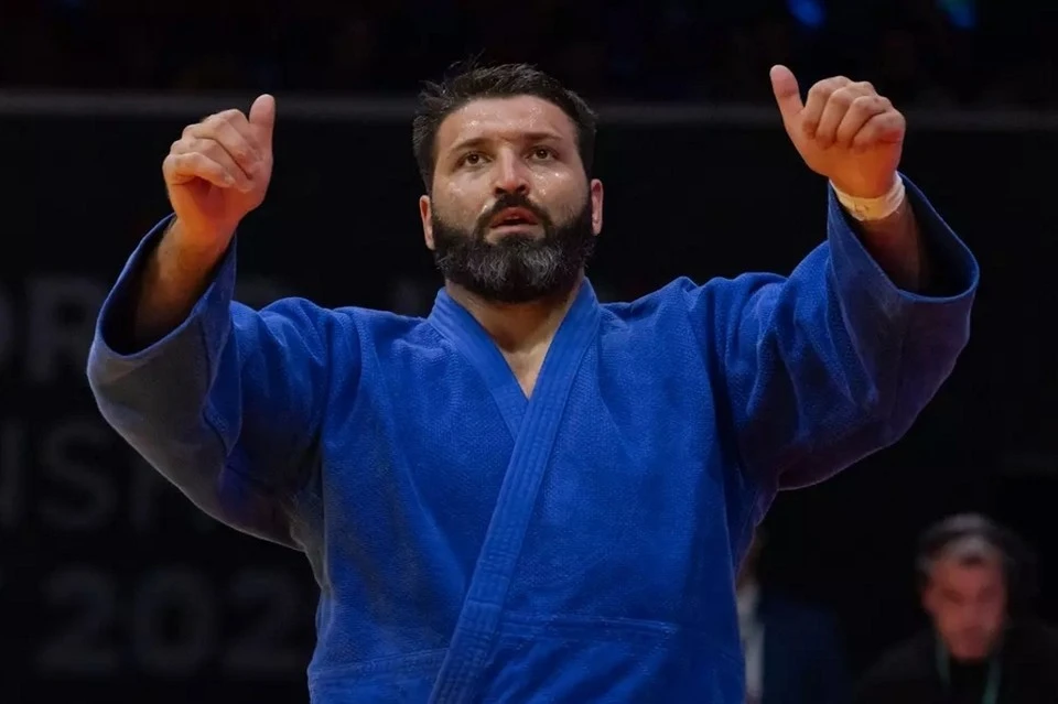 Чемпионское кимоно Тасоева продали на благотворительном аукционе Кержакова0