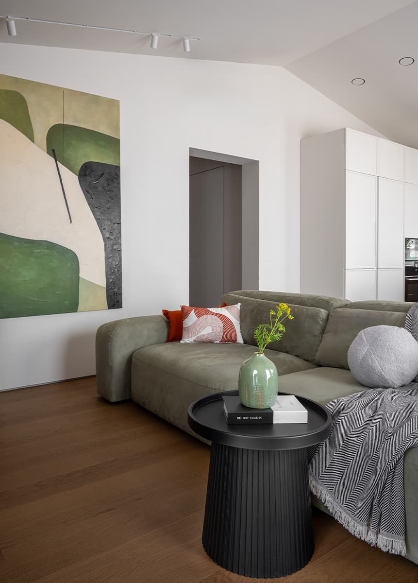 Авторские панно и природные цвета в интерьере загородного дома — проект Анастасии Давиденко