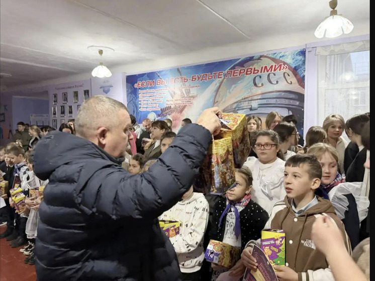Делегация Георгиевского округа доставила новогодние подарки детям в ЛНР