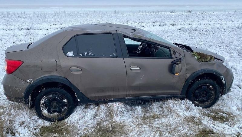 Две пассажирки пострадали в перевернувшейся иномарке на востоке Ставрополья