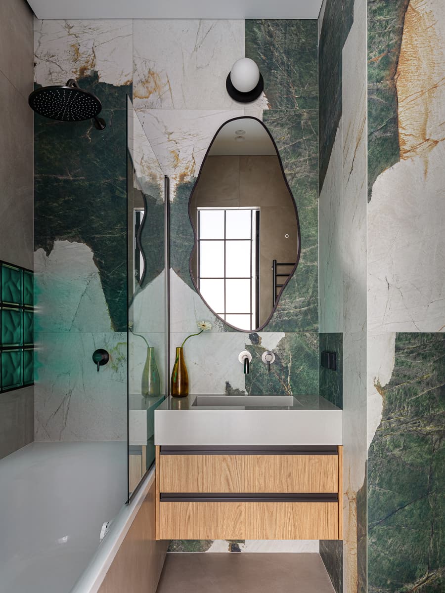 Отсылки к русской архитектуре, искусству и ремеслам в интерьере ресторана — проект студии LEFTdesign