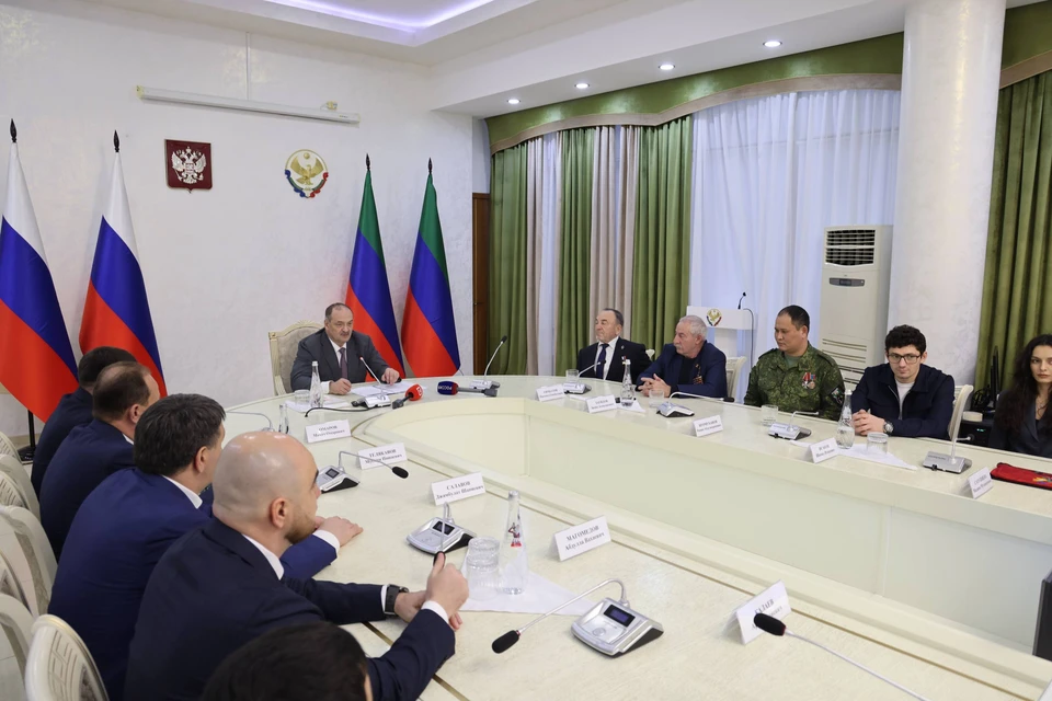 Глава Дагестана встретился с Героями России, ветеранами, кадетами и спортсменами0