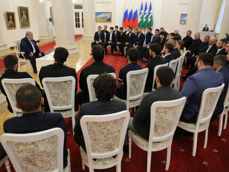 Глава Кабардино-Балкарии встретился с чемпионами, завоевавшими для республики 14 международных наград