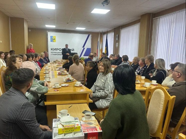 Глава Кировского округа наградил волонтёров, помогающих участникам СВО и семьям погибших