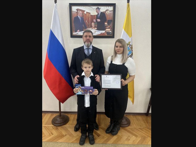 Глава Кировского округа вручил семье погибшего участника СВО документы на земельный участок