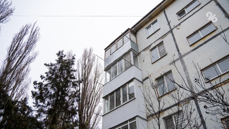 Крышу и электросети впервые за 50 лет обновили в одном из домов Ставрополя