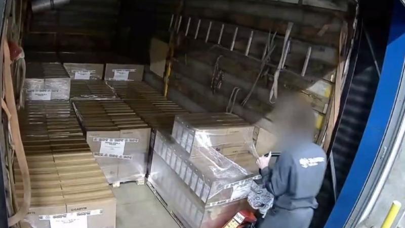 Мошенники продали на Ставрополье 844 ноутбука, закупленных для школ Прикамья