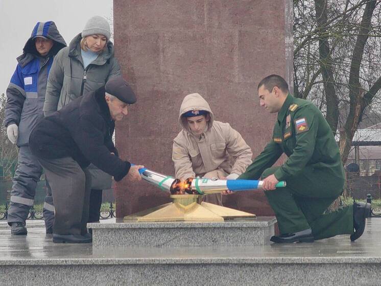 На отреставрированном мемориале в ставропольском селе Эдиссия зажгли Вечный огонь