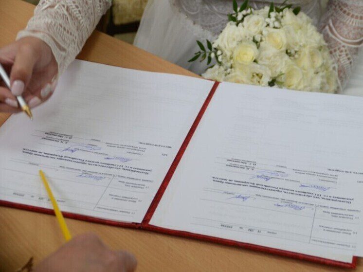 На Ставрополье молодоженов пригласили зарегистрировать брак в 2026 году в День России