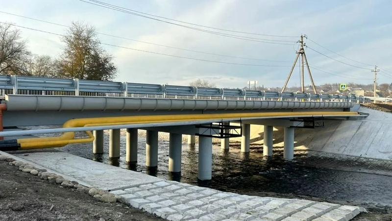 На Ставрополье открыли обновлённый мост, соединяющий центр села Александровского