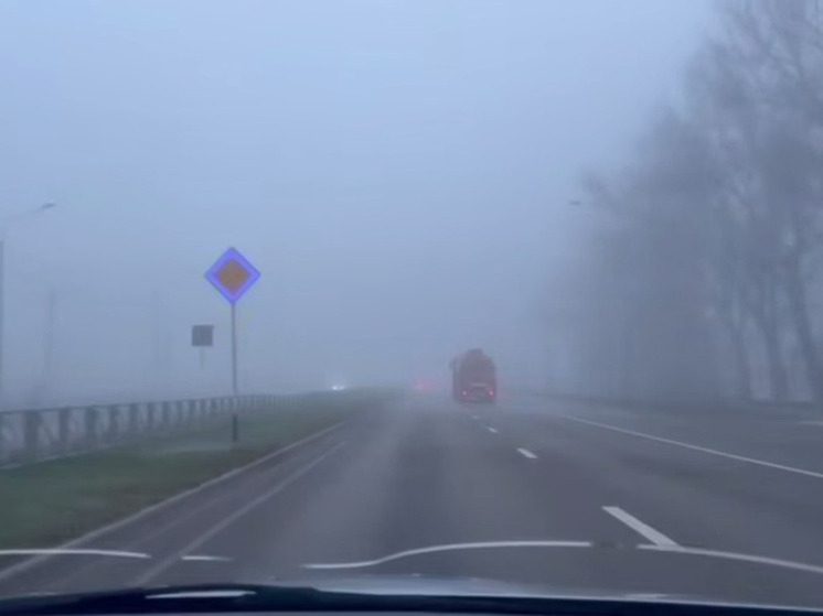 На Ставрополье туман и сильный ветер осложняют движение на дорогах