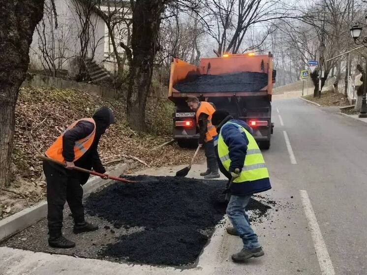Новая муниципальная асфальтная служба Кисловодска за год восстановила более 750 квадратных метров дорог