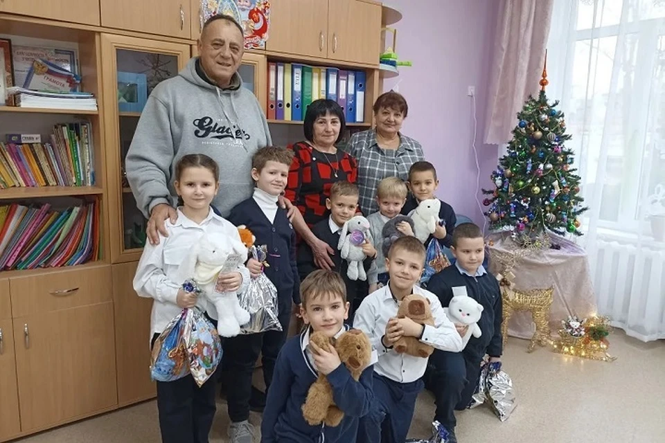 Новогодние подарки первоклашкам Донбасса передали жители Ставрополья0