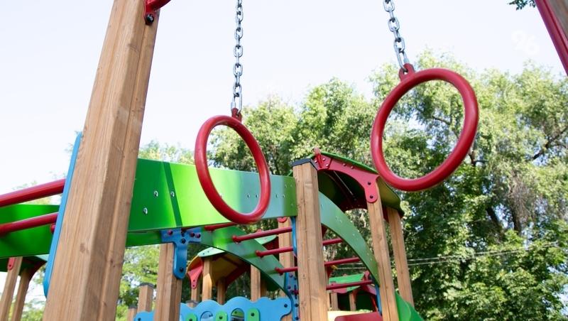 Новую безопасную детскую площадку открыли в селе Александровском