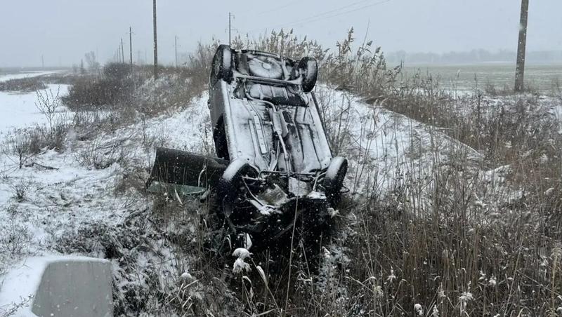 Опытный водитель не пристегнулся, перевернулся на «Ладе» и погиб на Ставрополье