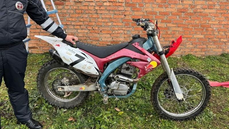 Открытые переломы голени получил мотоциклист в Минераловодском округе