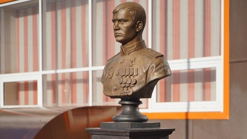 Памятник Герою России Ивану Каширину, погибшему на СВО, открыли в Ессентуках