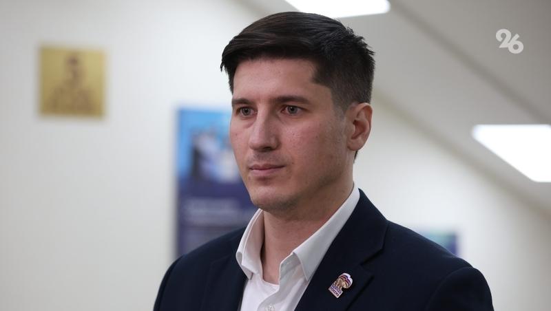 Партийные билеты вручил 16 участникам СВО глава Ставрополья