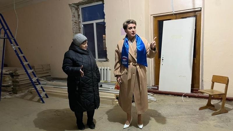 Партийный десант проверил, как идёт ремонт школы в посёлке на Ставрополье